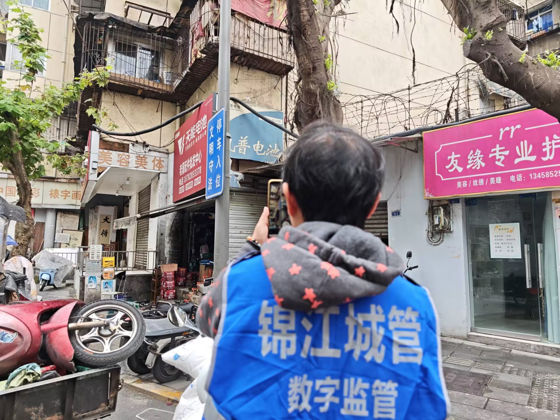 凈優(yōu)亮美 | 守護(hù)“頭頂安全” 煥新街道面貌